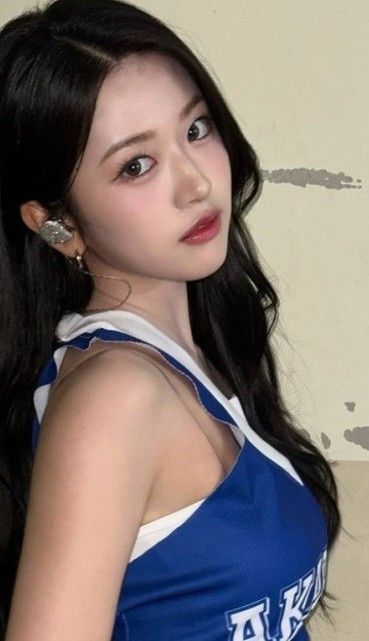 Fandom-recommended wallpaper image of An Yujin (IVE)