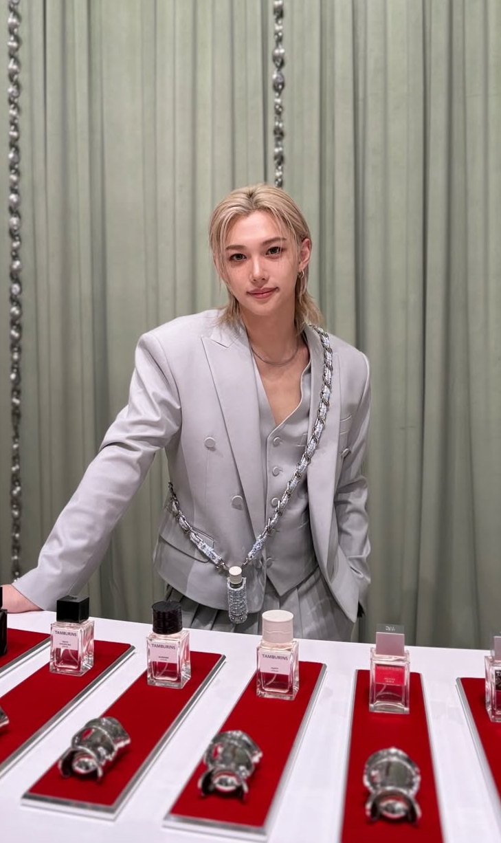 A heartfelt wallpaper shared by Felix (Stray Kids)'s fans