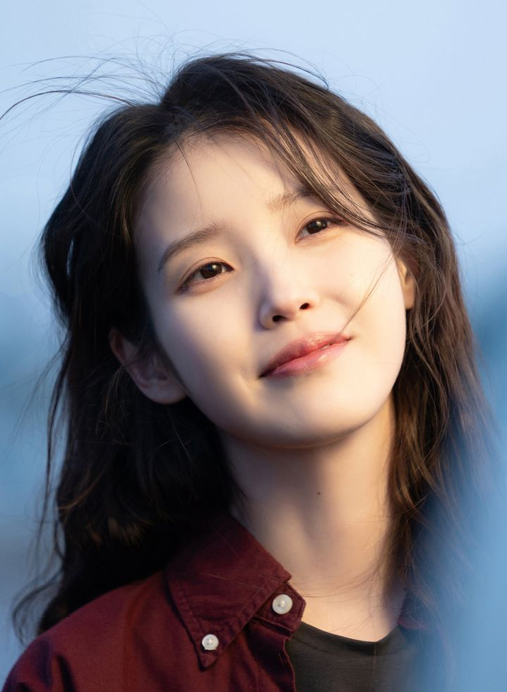 Behind-the-scenes cut of IU