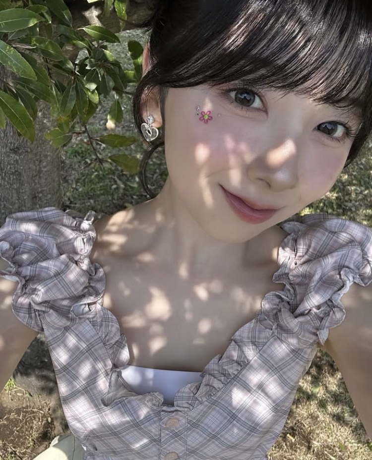 Latest photo of Miihi (NiziU)