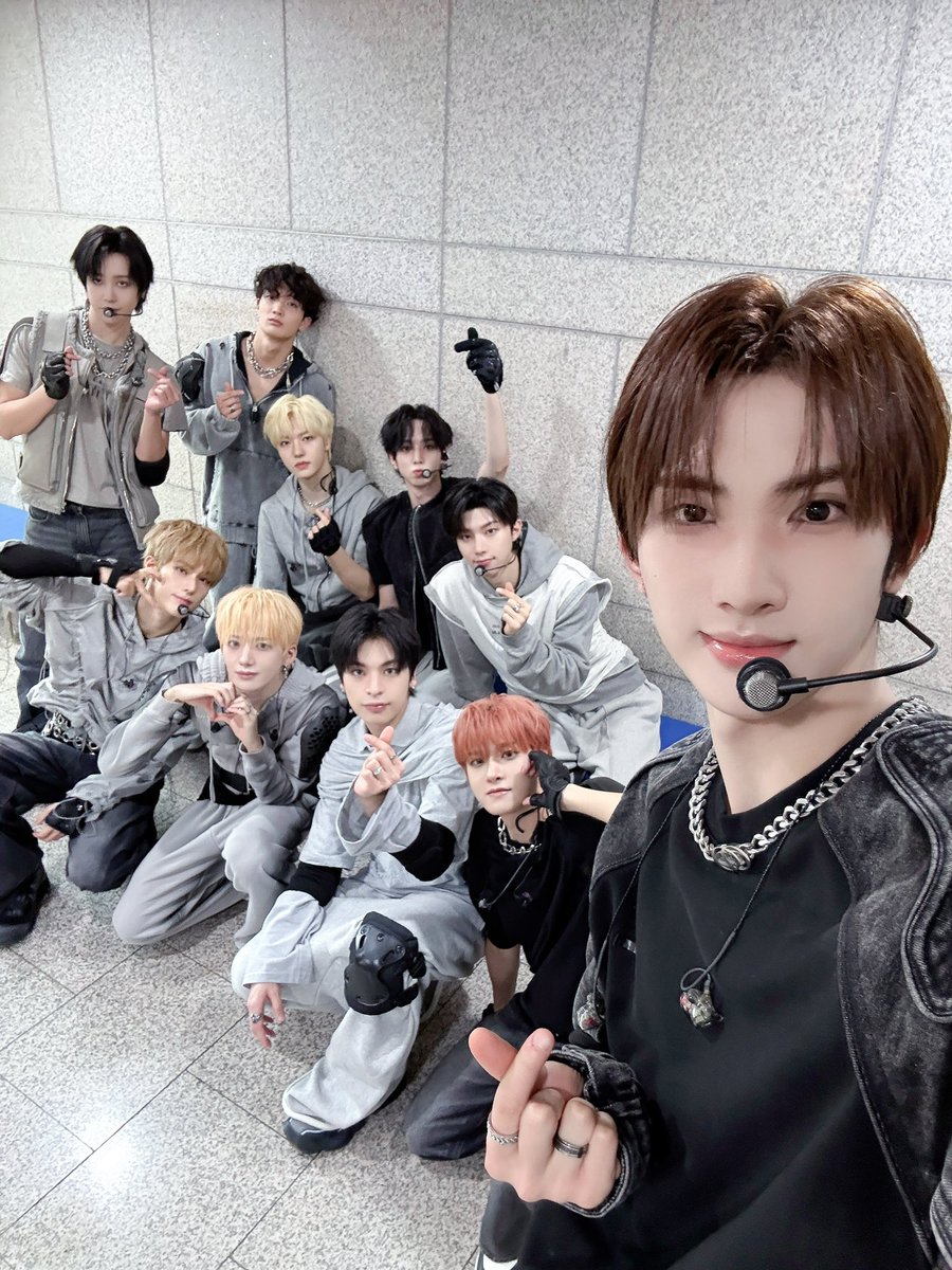 Behind-the-scenes cut of Xikers