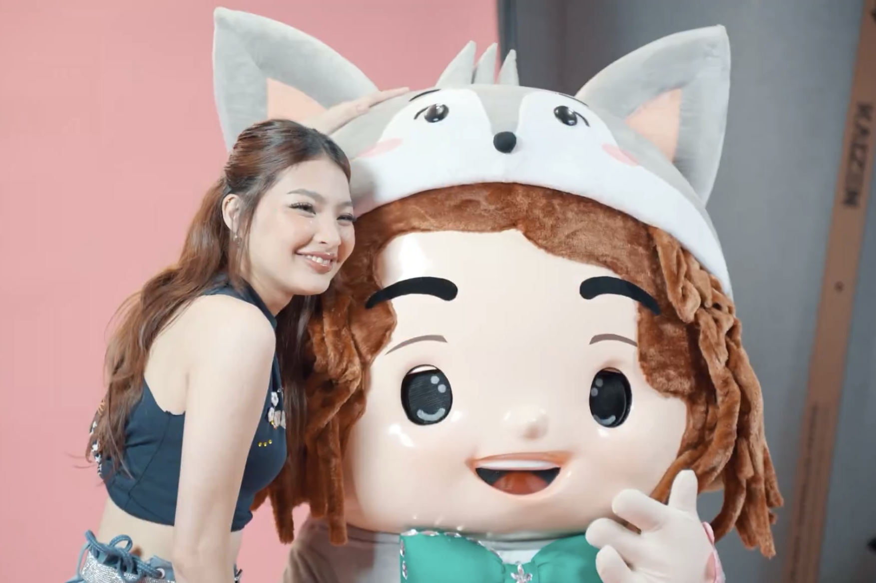 Behind-the-scenes cut of Colet (BINI)