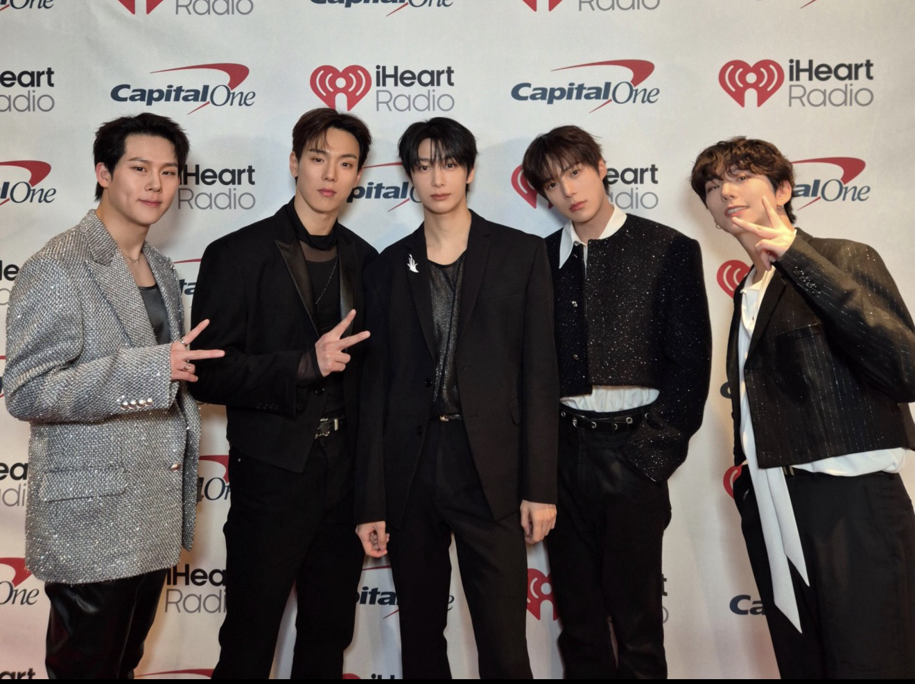 Today's hottest K-pop community feed