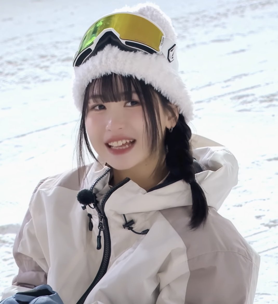 Behind-the-scenes cut of Kasahara Momona (ME:I)