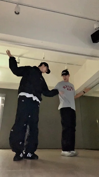 A moment captured by Hyungwon (MONSTA X)'s fan