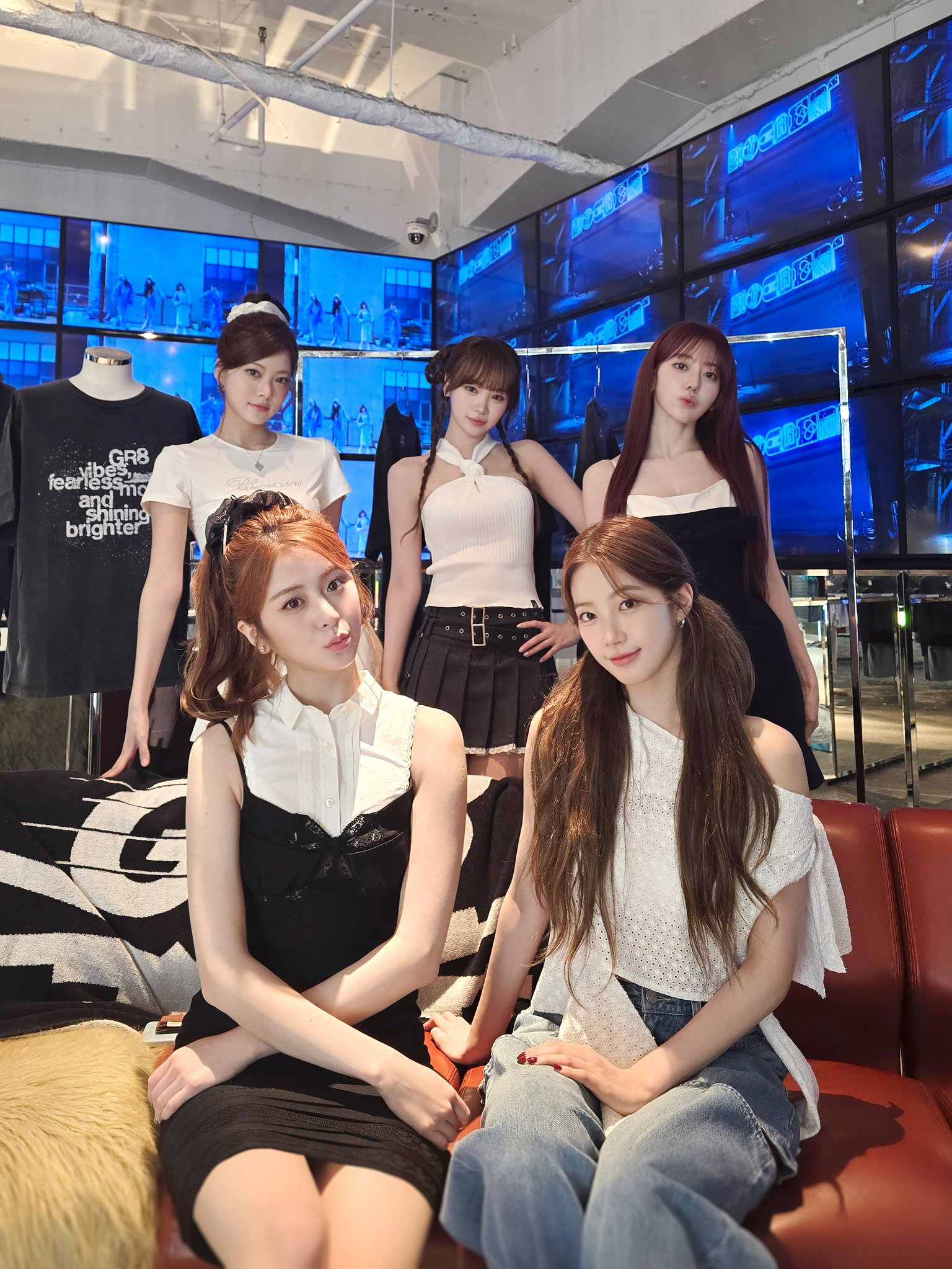 Latest photo of Kim Chaewon (LE SSERAFIM)