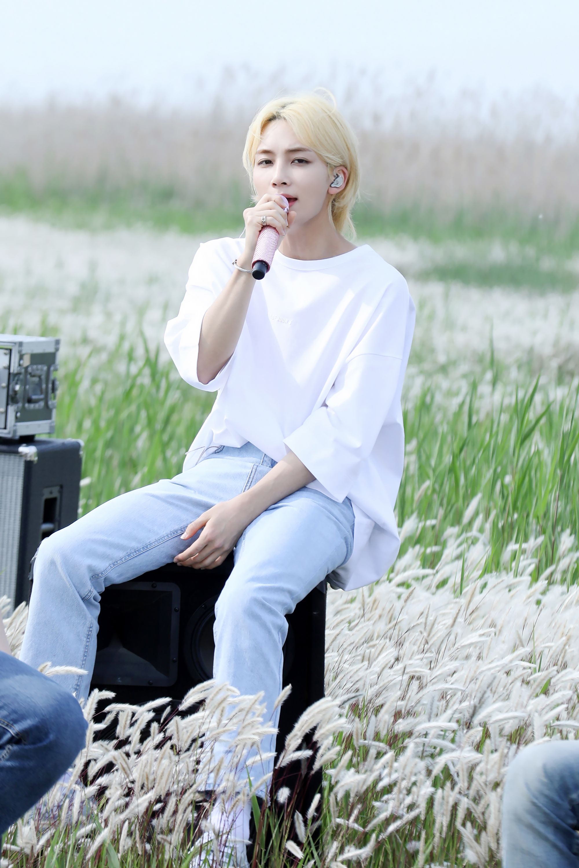 Recent activity shot of Jeonghan (SEVENTEEN)