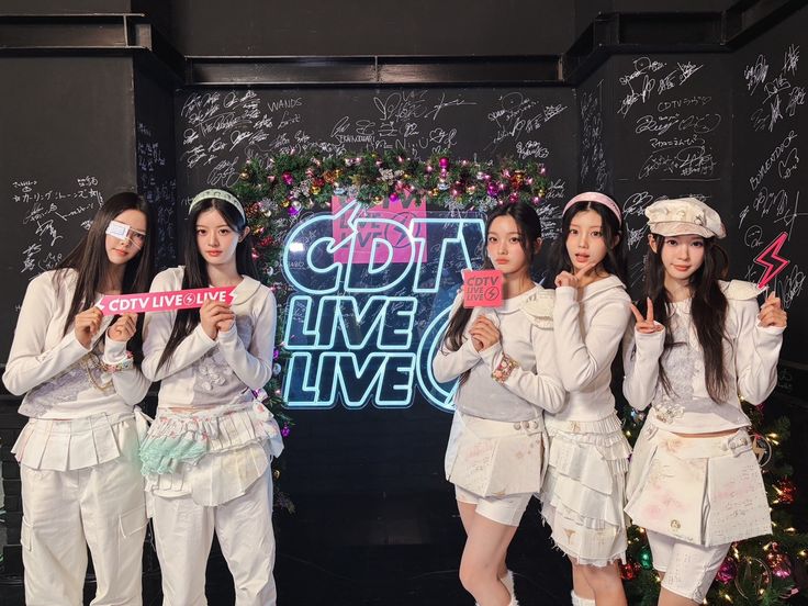 A moment captured by ILLIT's fan