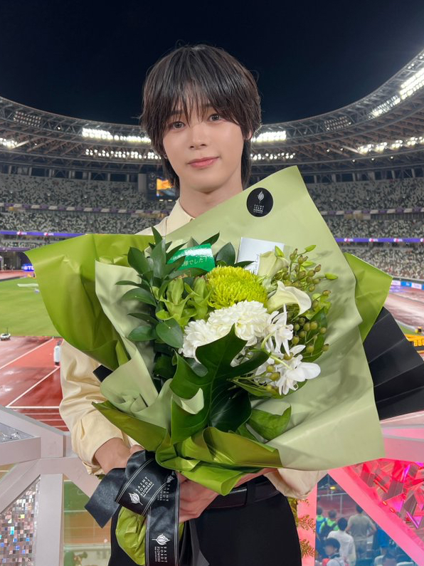 A moment captured by K (&TEAM)'s fan