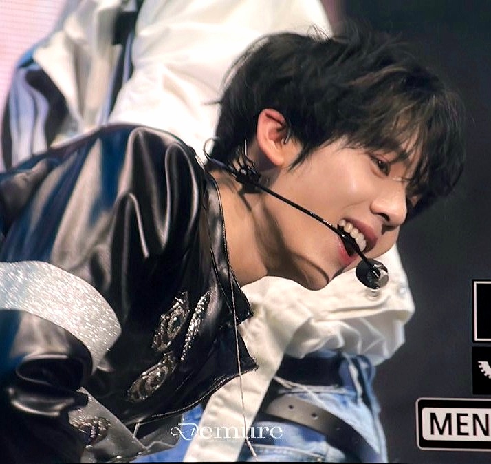 A moment captured by Han Yujin (ZEROBASEONE)'s fan