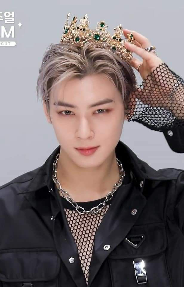 Behind-the-scenes cut of Eunwoo (ASTRO)