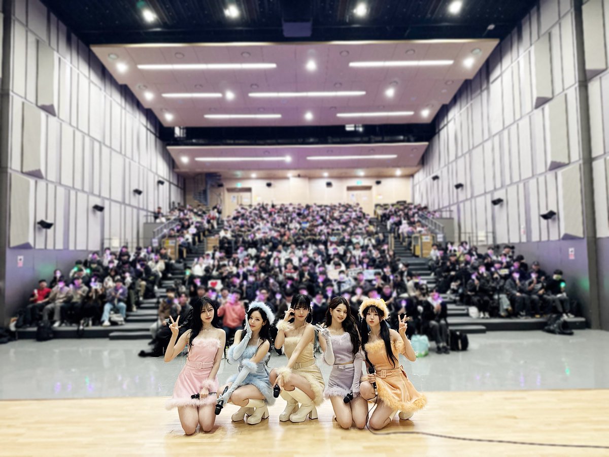 A moment captured by fromis (9)'s fan