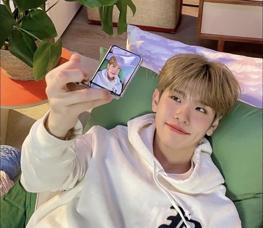 Recent activity shot of Kim Taerae (ZEROBASEONE)