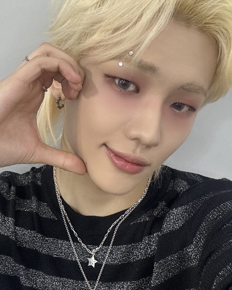 Behind-the-scenes cut of Junhyeok (TNX)