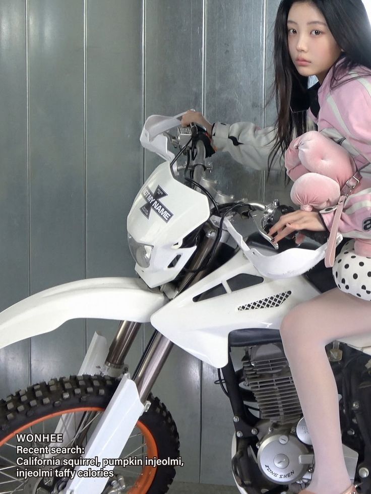 Behind-the-scenes cut of Wonhee (ILLIT)