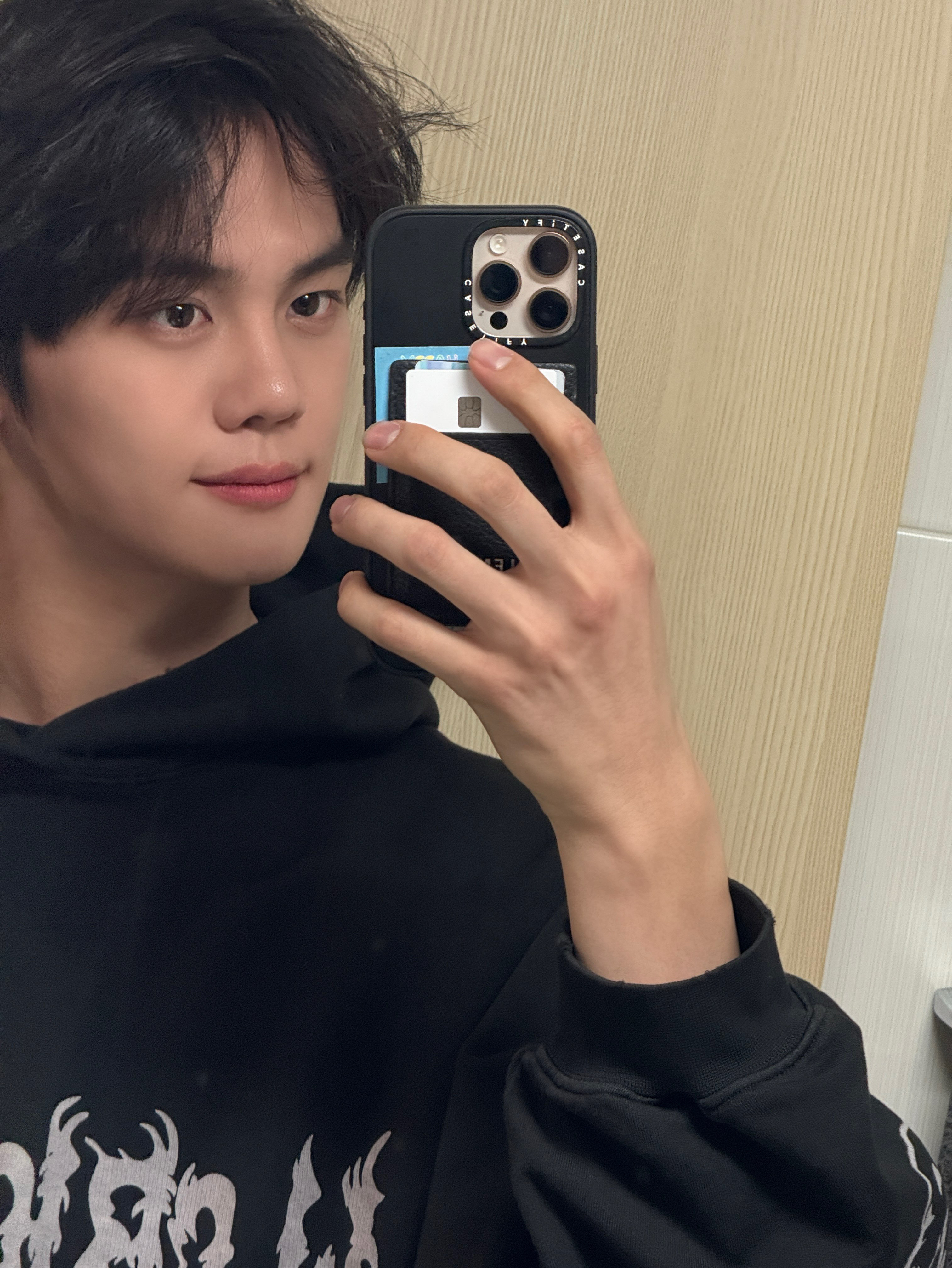 Recent activity shot of Kim Gyuvin (ZEROBASEONE)