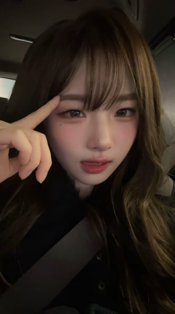 Fan-made special wallpaper for tripleS