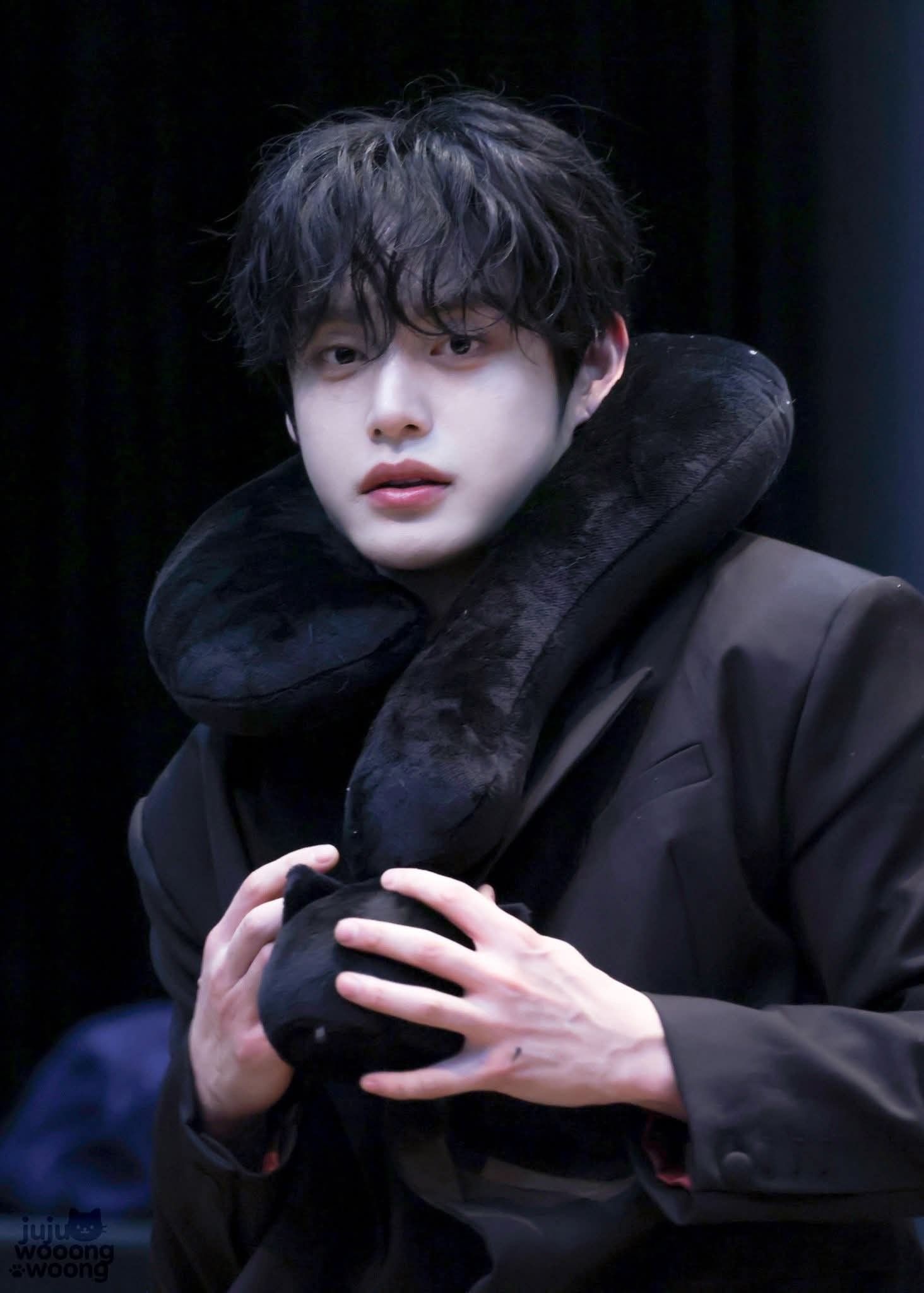 金地雄 (ZEROBASEONE)的最新照片