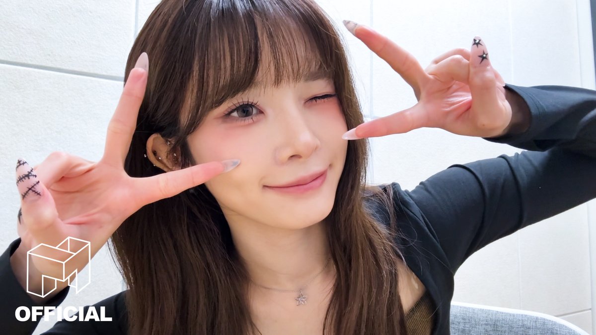 Behind-the-scenes cut of tripleS