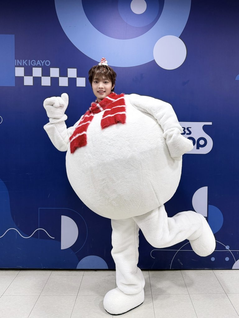 Behind-the-scenes cut of &TEAM