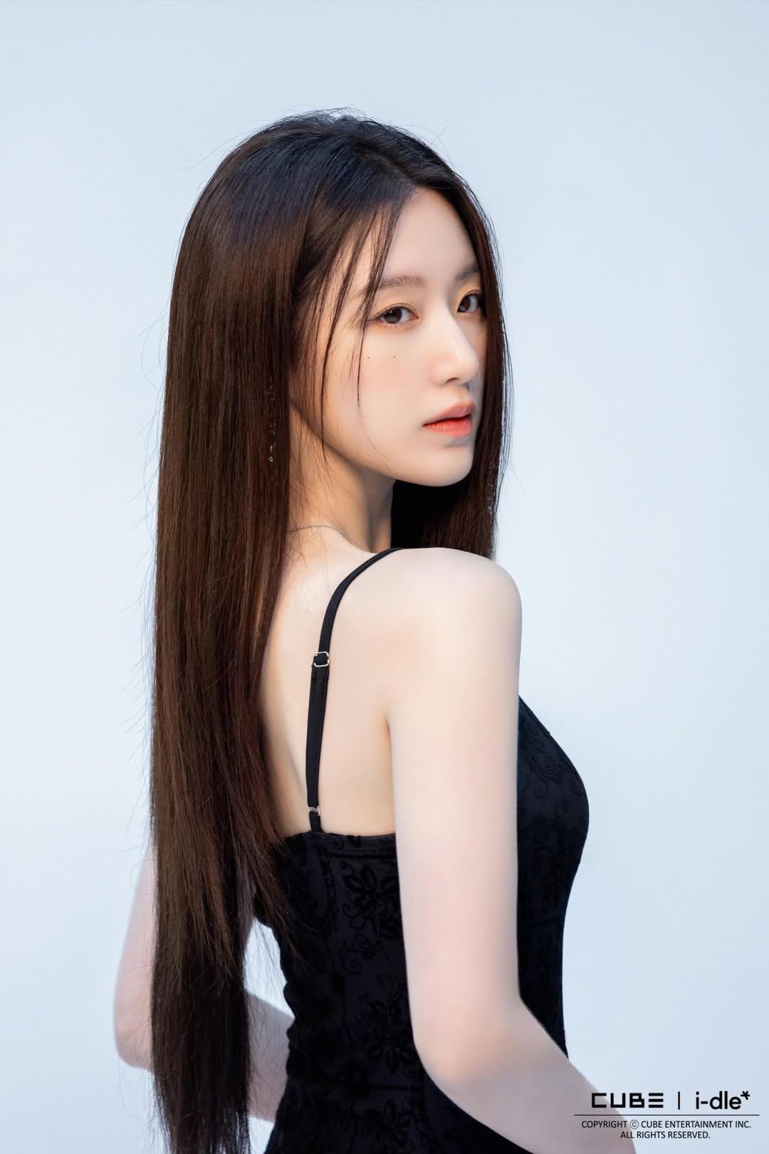 Behind-the-scenes cut of Shuhua (i-dle)