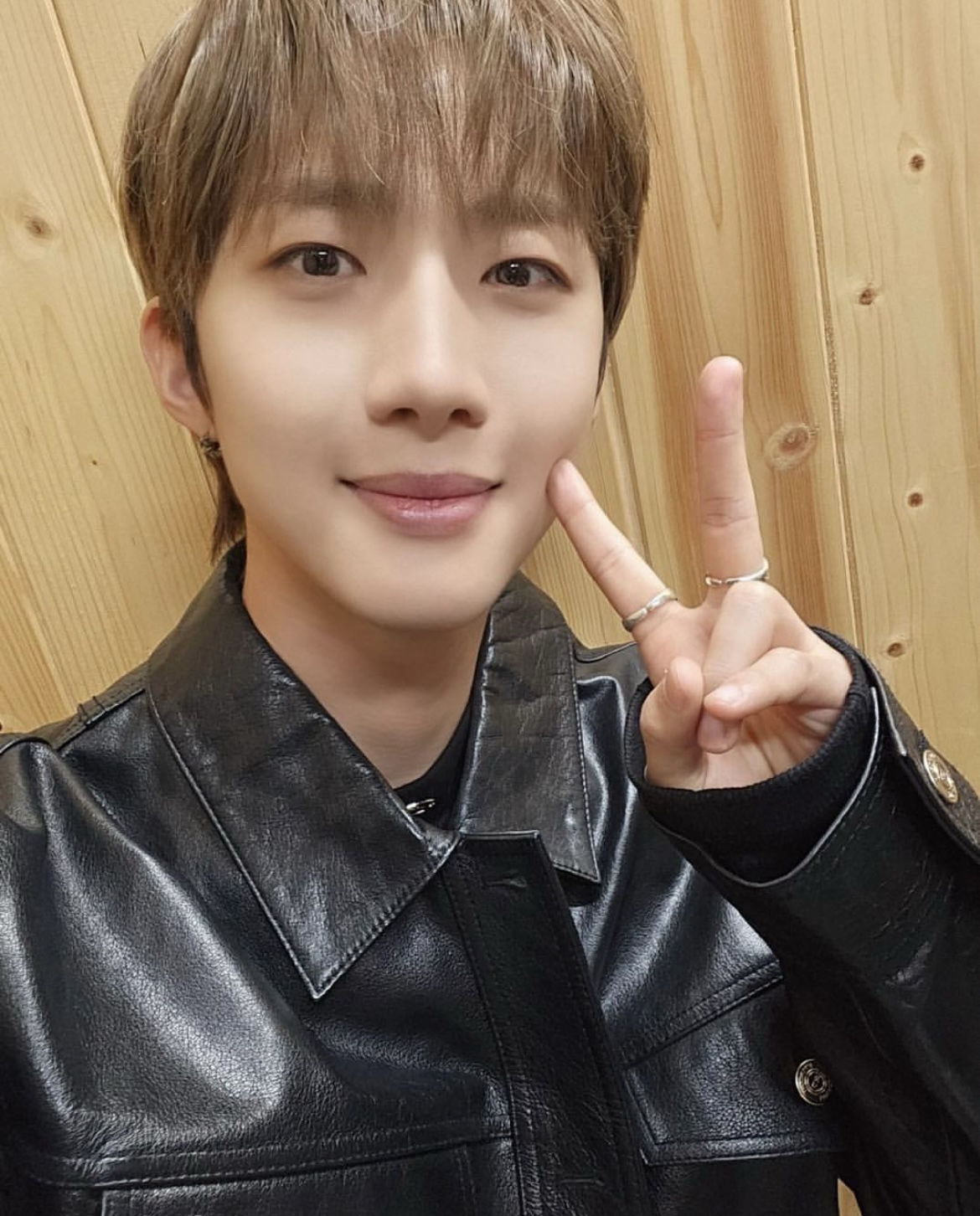 Recent activity shot of Hui (PENTAGON)