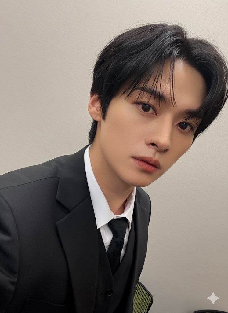 Recent activity shot of Lee Know (Stray Kids)