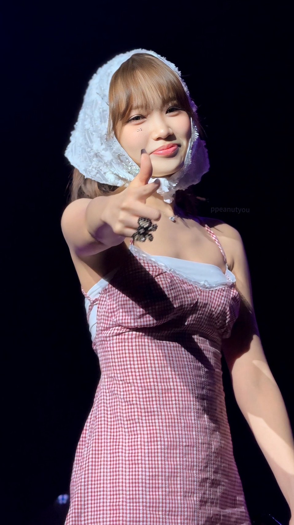 Behind-the-scenes cut of Kim Chaewon (LE SSERAFIM)