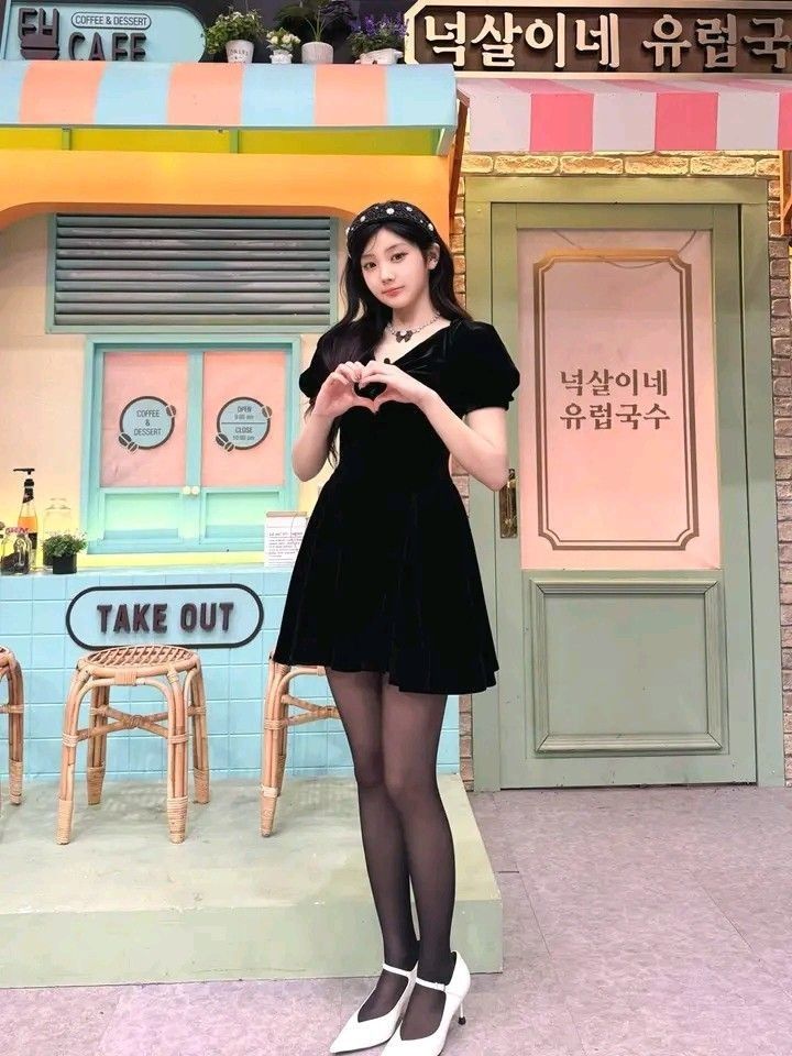 Behind-the-scenes cut of Wonhee (ILLIT)