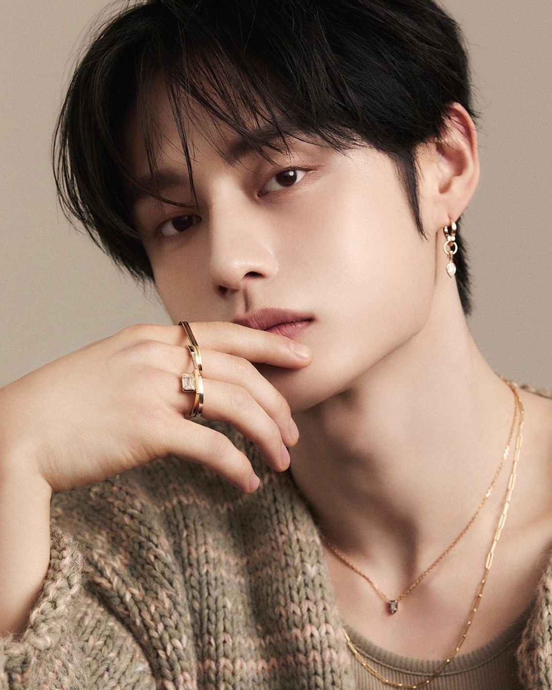 Behind-the-scenes cut of Kim Jiwoong (ZEROBASEONE)