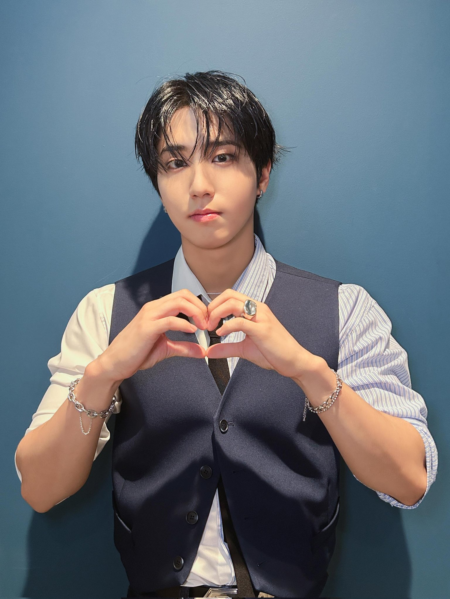 Behind-the-scenes cut of HAN (Stray Kids)