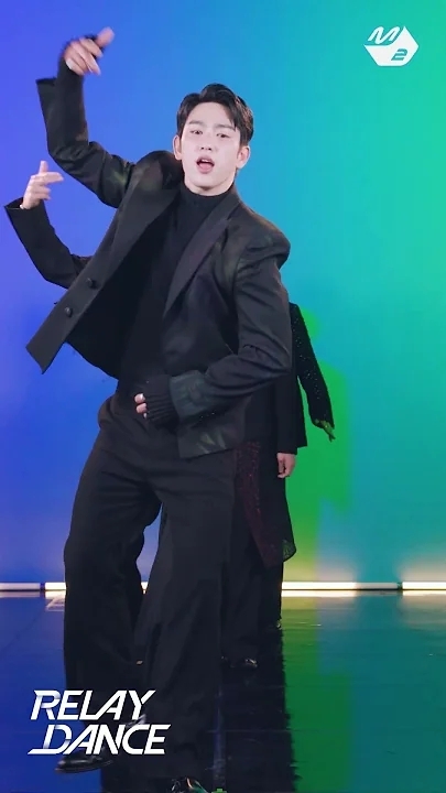 Behind-the-scenes cut of Jinyoung (GOT7)