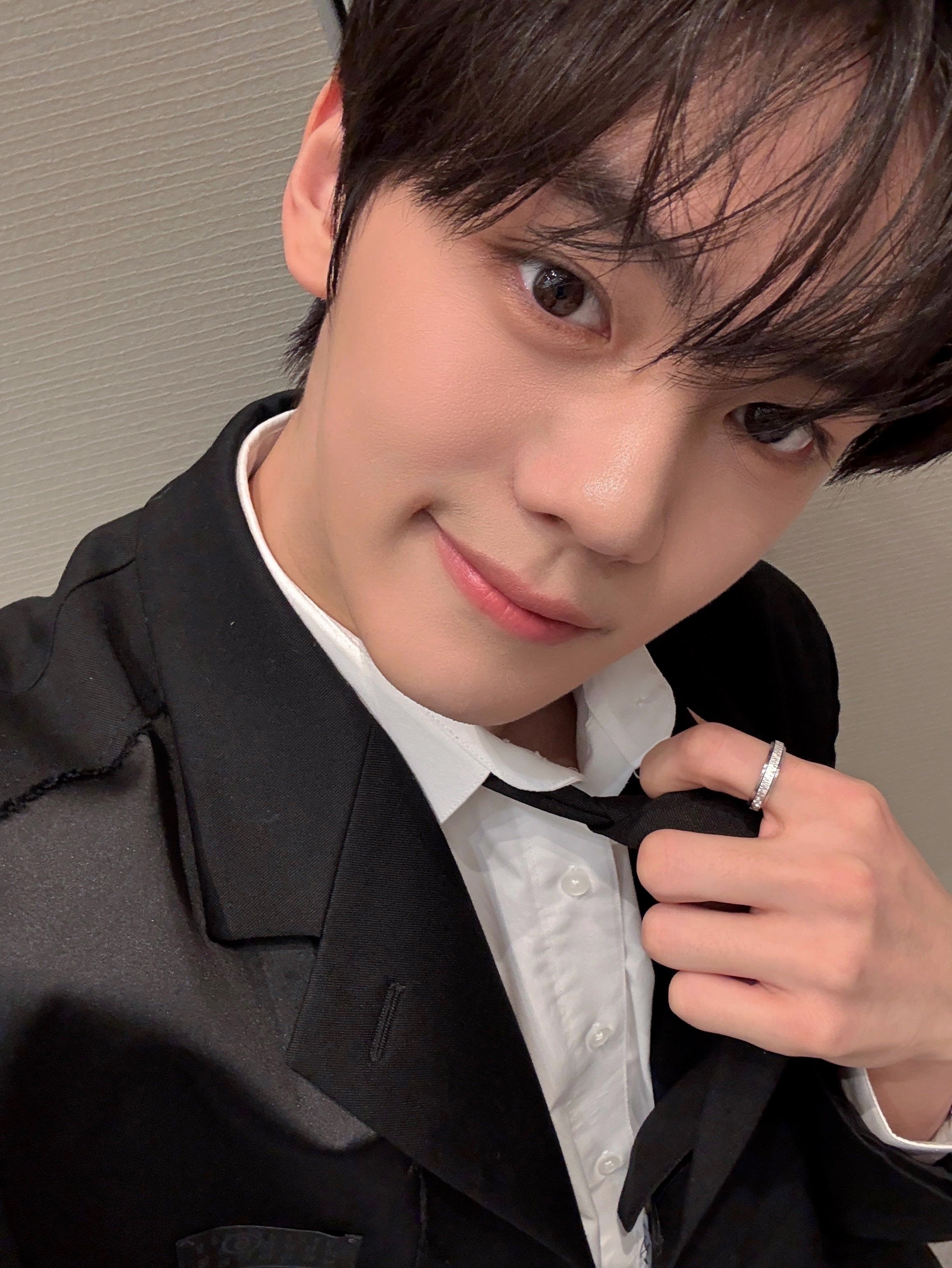 A moment captured by Kim Gyuvin (ZEROBASEONE)'s fan