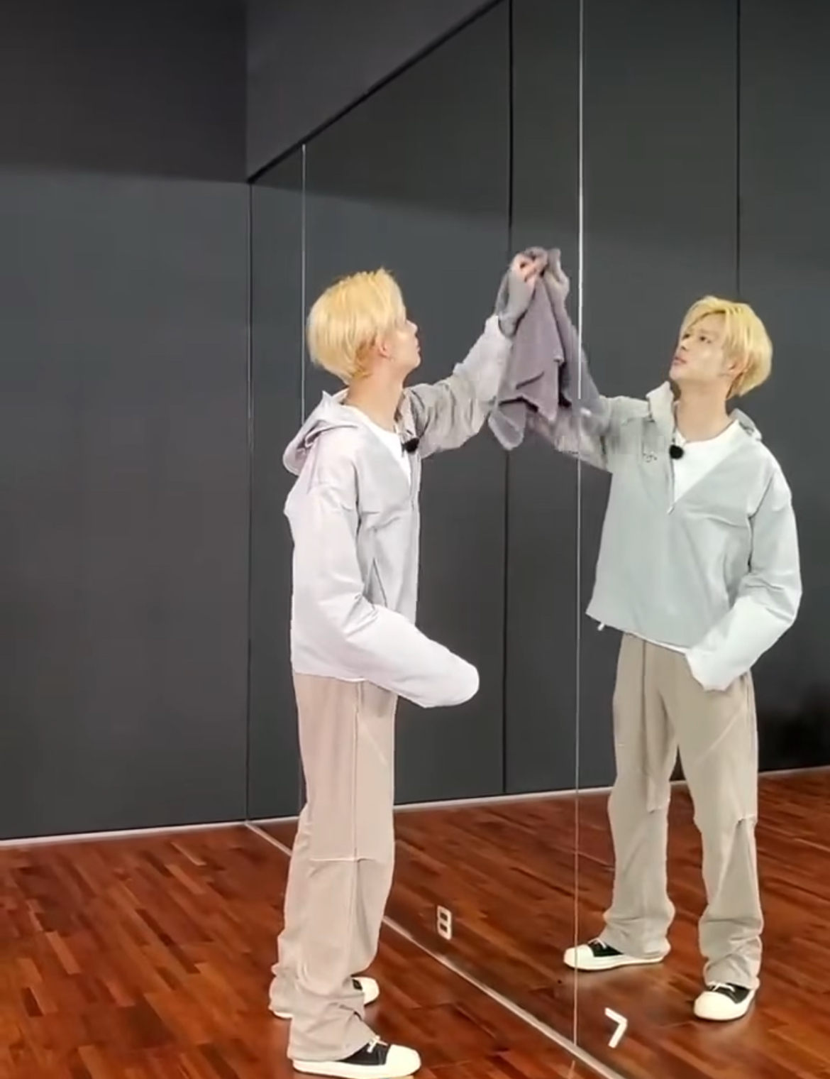 NI-KI (ENHYPEN)的最新照片