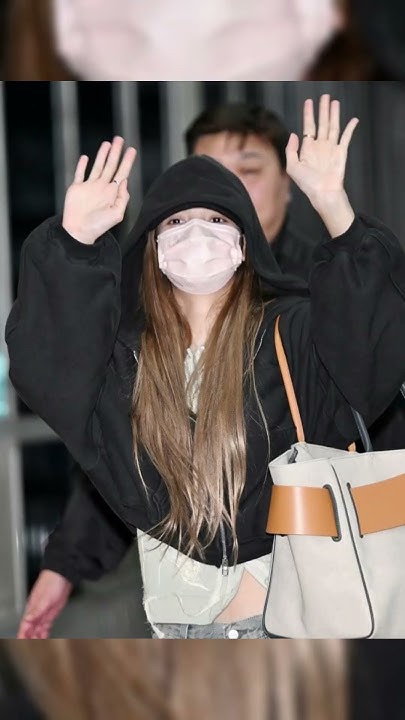 A heartfelt wallpaper shared by Lisa (BLACKPINK)'s fans