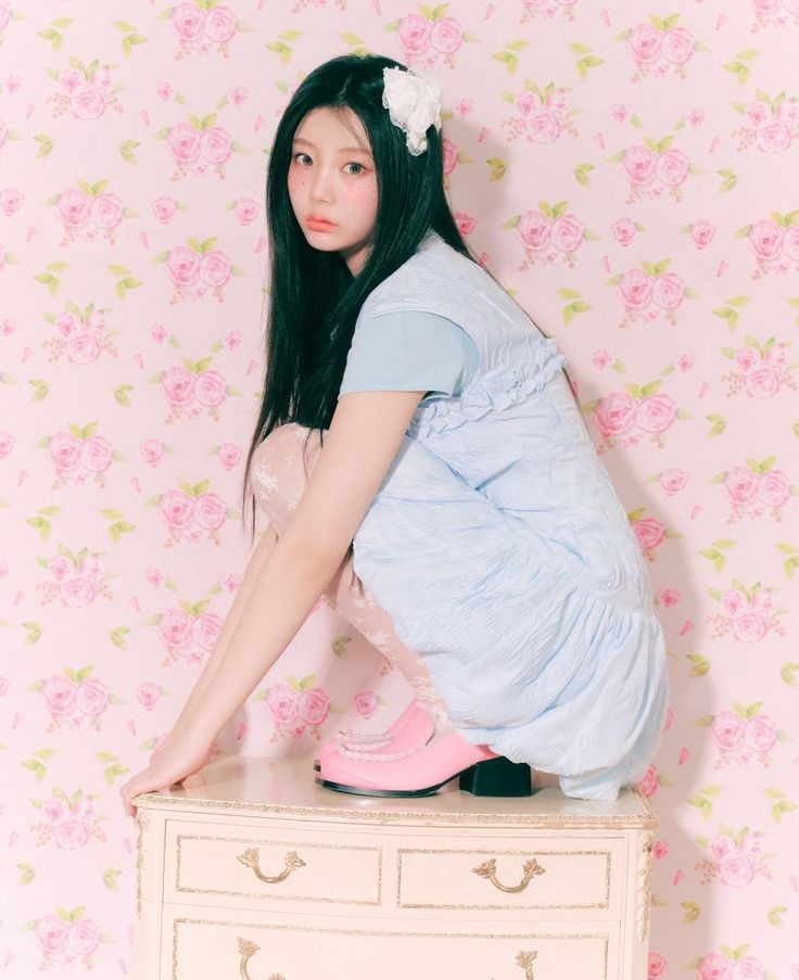 Recent activity shot of Wonhee (ILLIT)