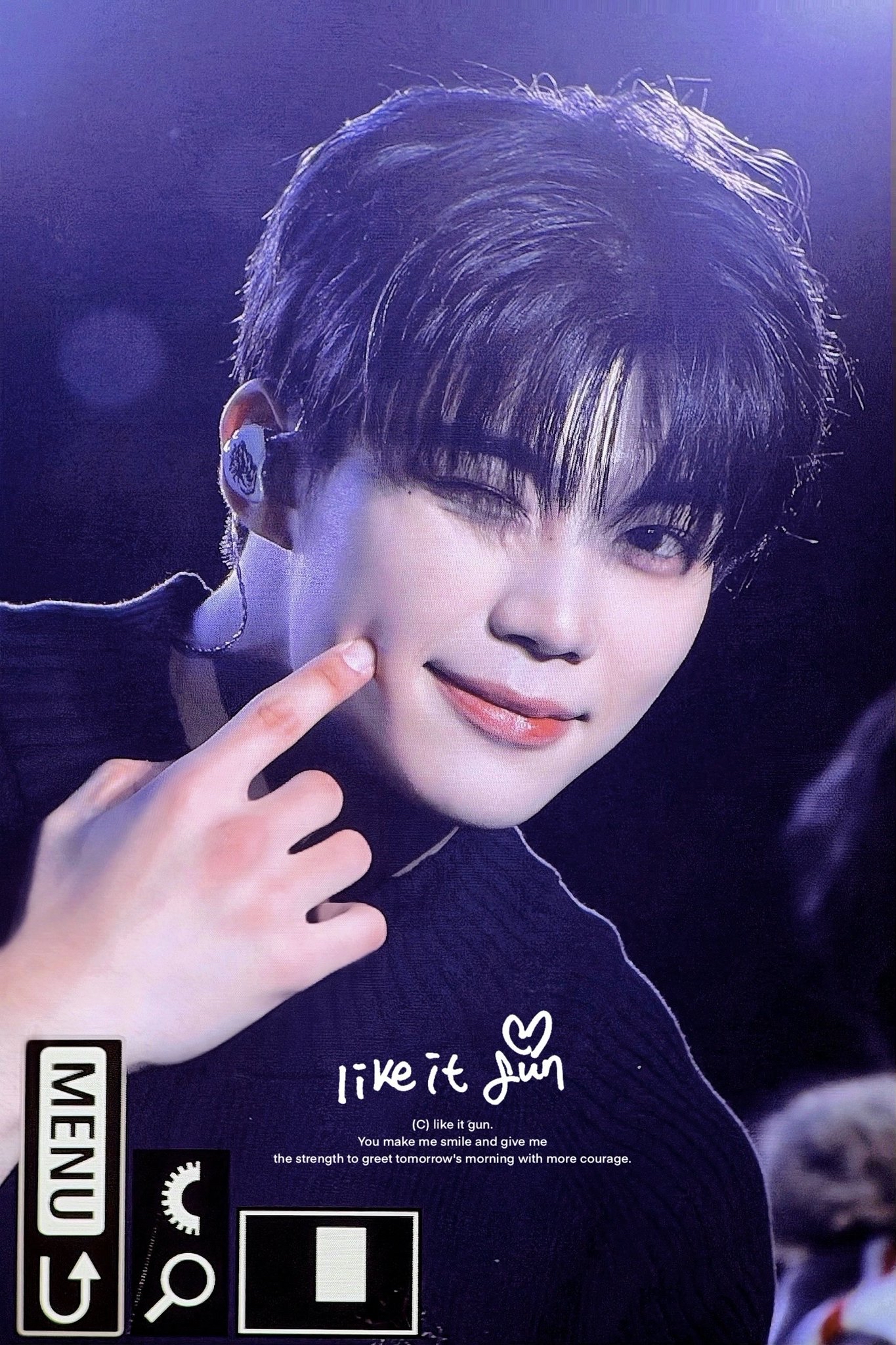 A moment captured by Park Gunwook (ZEROBASEONE)'s fan