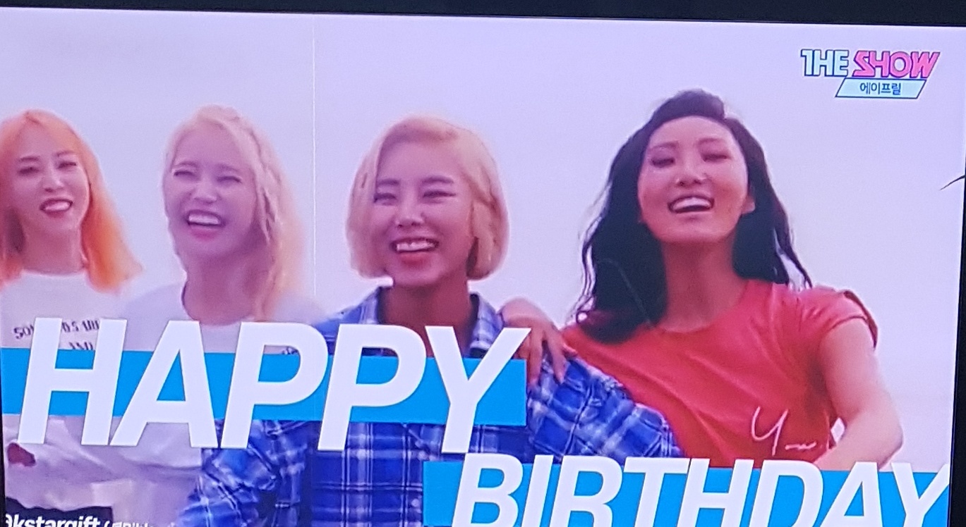 Behind-the-scenes cut of MAMAMOO