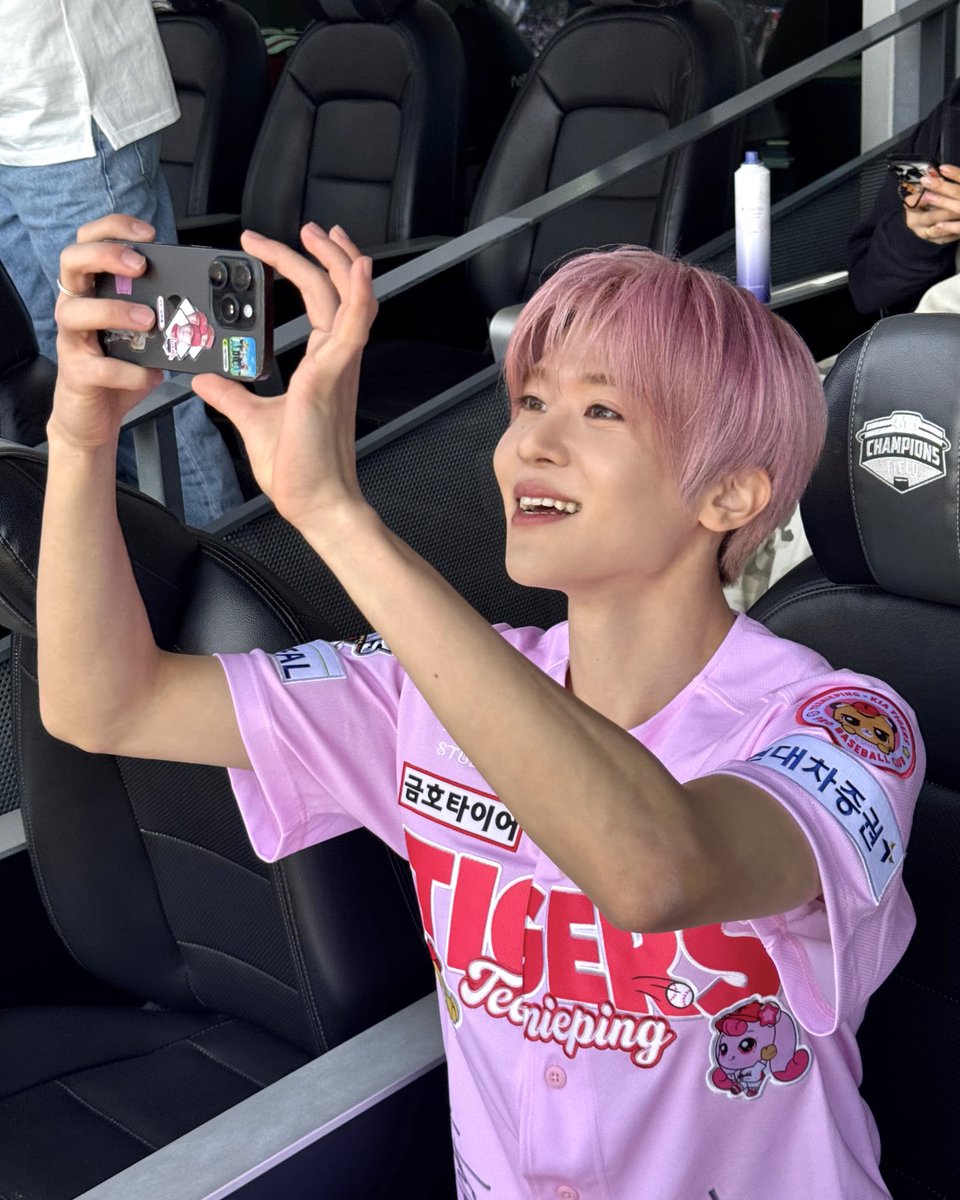 Behind-the-scenes cut of NCT