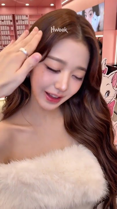 A moment captured by Jang Wonyoung (IVE)'s fan