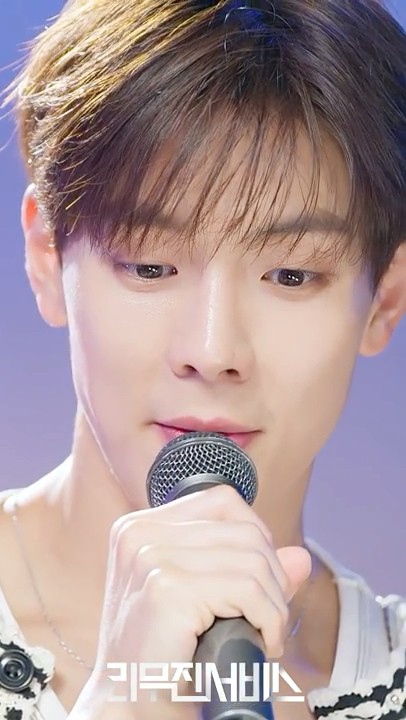 Behind-the-scenes cut of Shownu (MONSTA X)