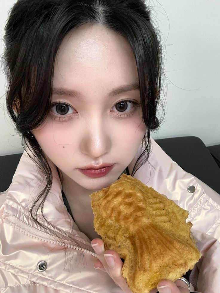 Recent activity shot of Gaeul (IVE)