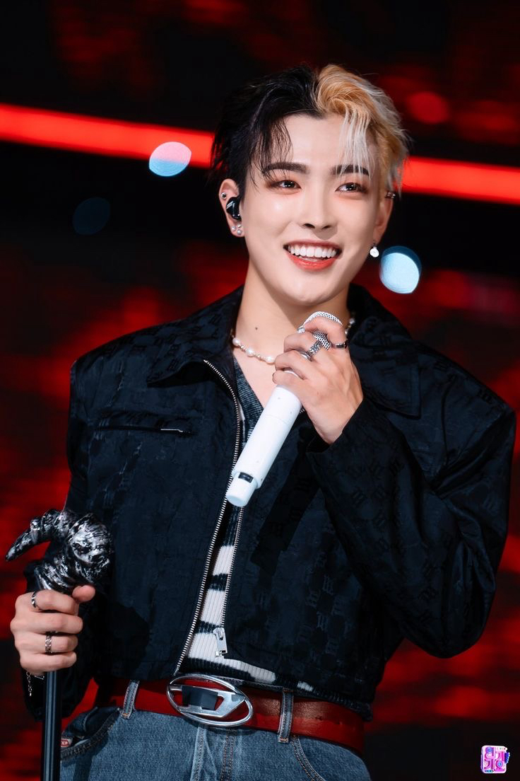 弘中 (ATEEZ)的幕后花絮