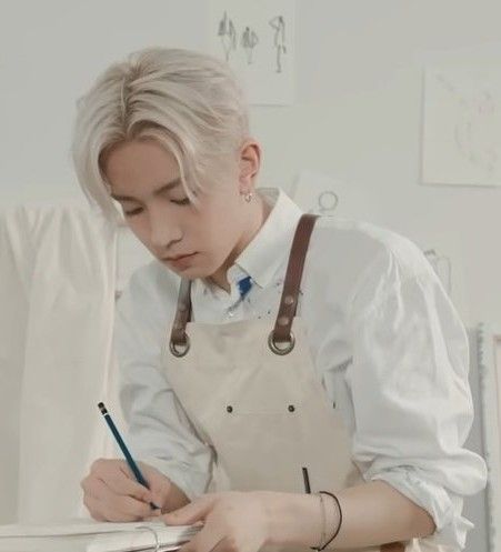 Foto terbaru Heeseung (ENHYPEN)