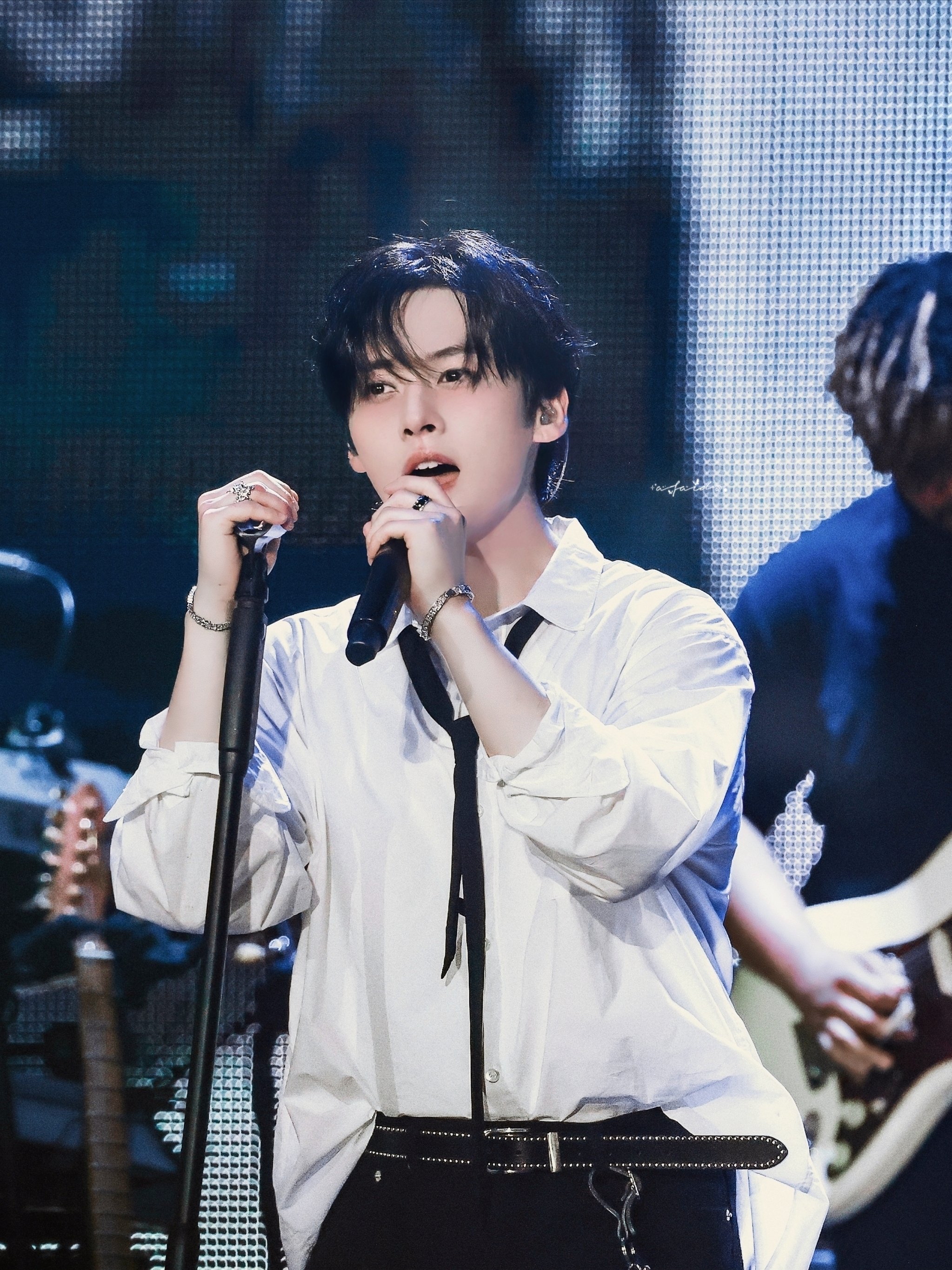 Behind-the-scenes cut of Lee Know (Stray Kids)