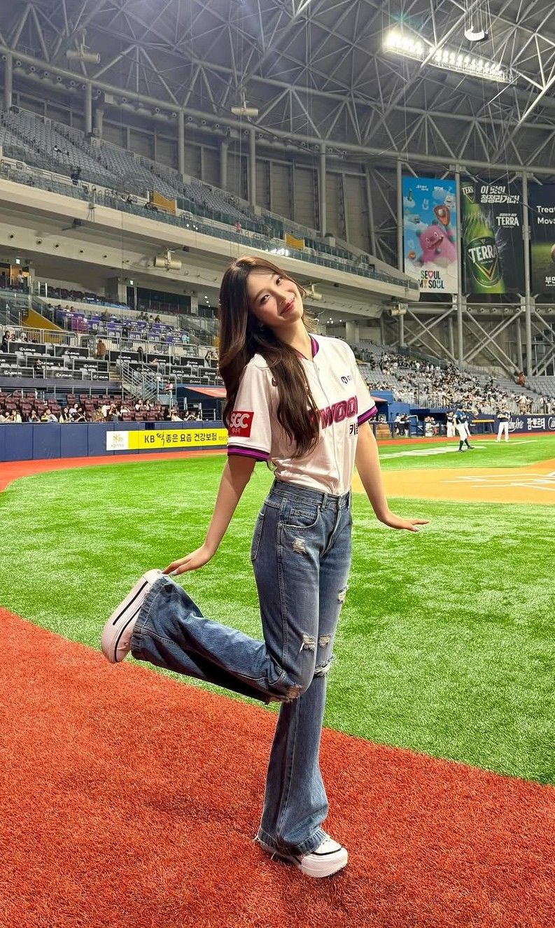 Recent activity shot of Joy (Red Velvet)