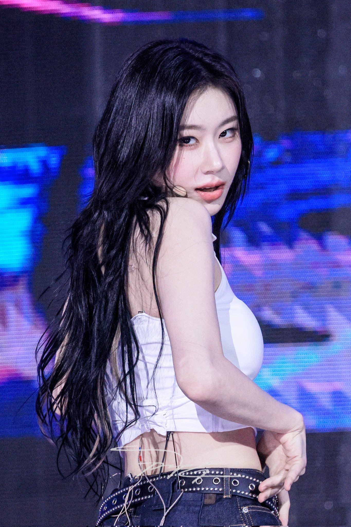 Behind-the-scenes cut of Chaeryeong (ITZY)