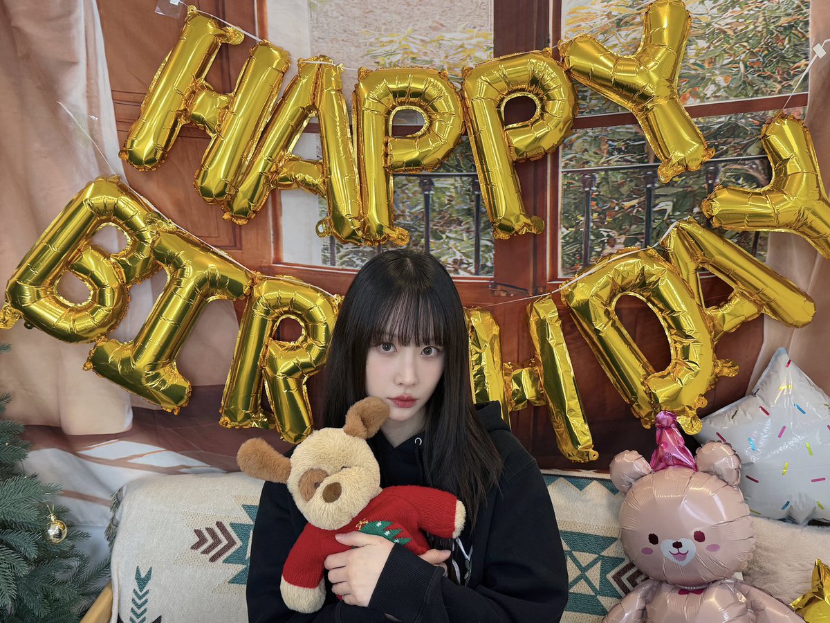 Behind-the-scenes cut of WJSN