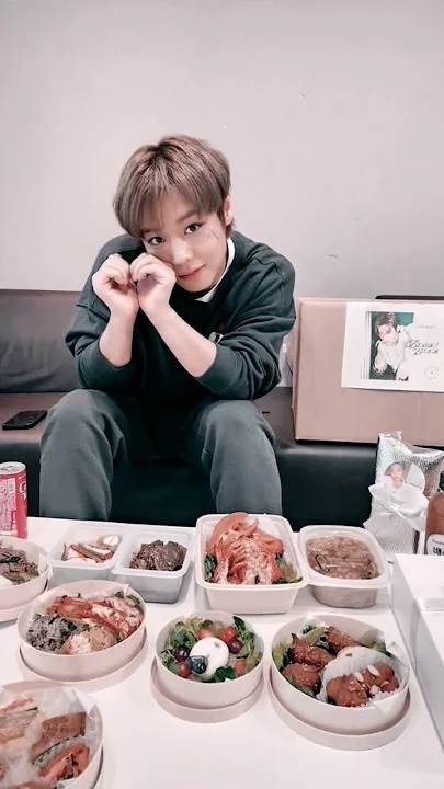 Wallpaper penuh perasaan yang dibagikan untuk Park Jihoon