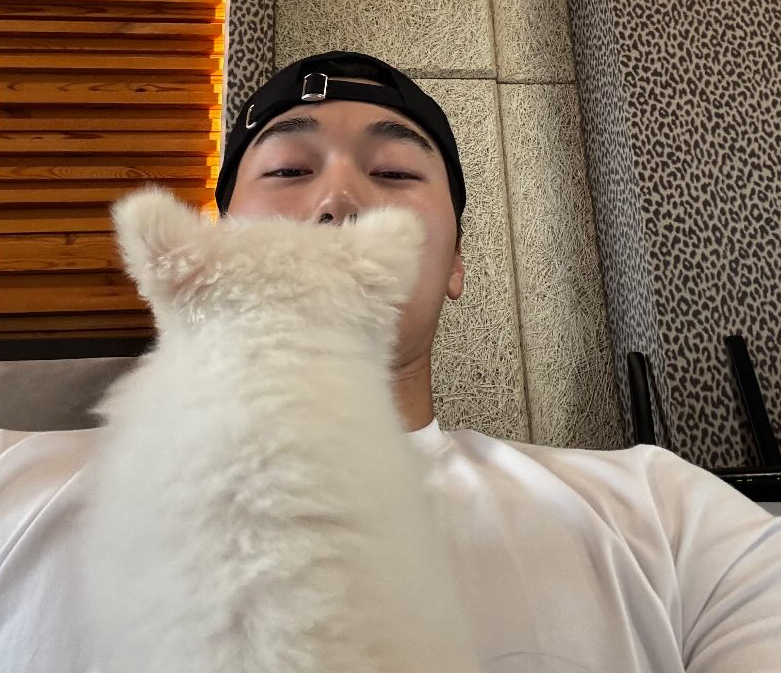 Behind-the-scenes cut of San (ATEEZ)